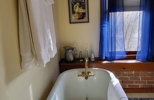 Paonia Bed & Breakfast | Bross Hotel