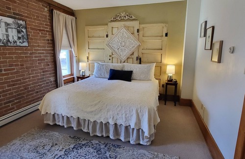Paonia Bed & Breakfast | Bross Hotel
