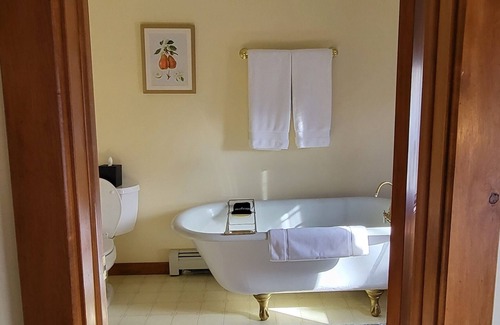 Paonia Bed & Breakfast | Bross Hotel