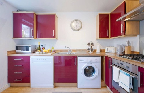 Milton Keynes House | 🌟Broughton House with Parking, Garden & Smart TV🌟