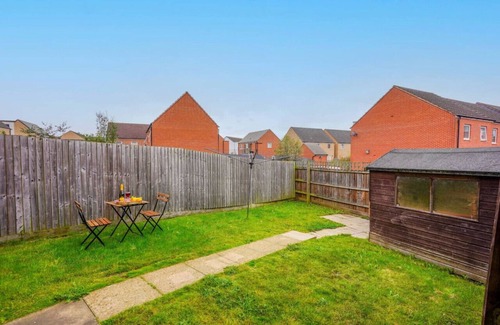 Milton Keynes House | 🌟Broughton House with Parking, Garden & Smart TV🌟