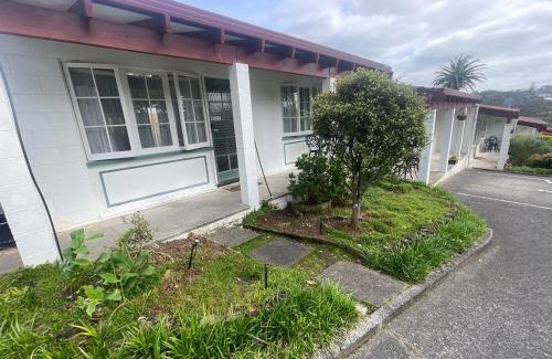 Browns Bay Hotel | Browns Bay Olive Tree - Pet Friendly Family Apartment