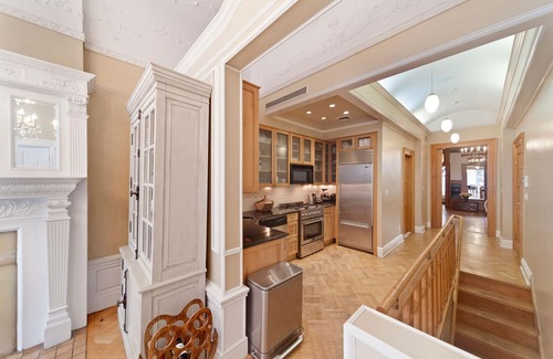 Lincoln Square Apartment | Brownstone Historic Home near Central Park
