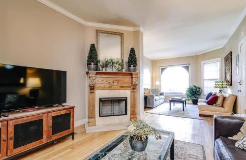 Gold Coast Apartment | Brownstone in Gold Coast