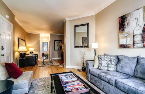 Gold Coast Apartment | Brownstone in Gold Coast