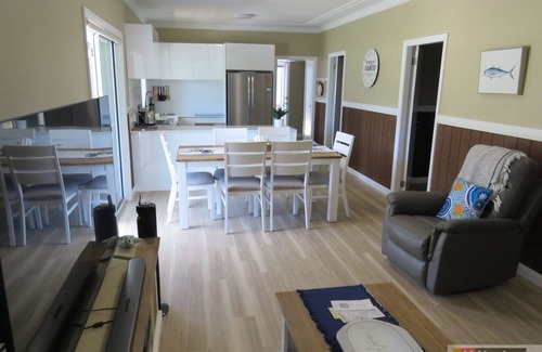 South West Rocks House | BROWNY'S R & R - Beach Cottage