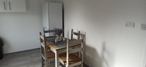 Nottingham House | Broxtowe house -3 bed House parking Nottingham