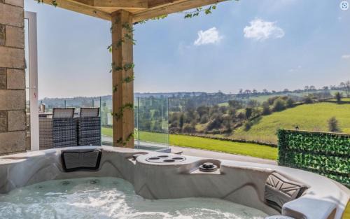 Bonsall House | Brumlea Farm Cottage Bonsall, Rural Country stay for family and friends