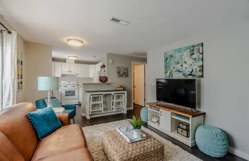Tri-Cities House | Bruneau Bungalow Side A