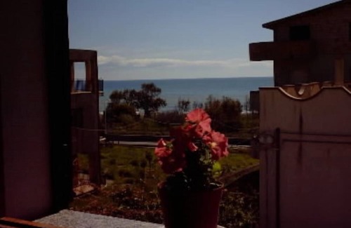 Bruzzano Zeffirio Apartment | Bruzzano Zeffirio: apartments - 4 rooms - 6/9 personsCasa con giardino e vista mare