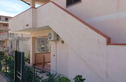 Bruzzano Zeffirio Apartment | Bruzzano Zeffirio: apartments - 4 rooms - 6/9 personsCasa con giardino e vista mare