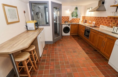Rhyd-y-clafdy Cottage | BRYN ABER BACH, pet friendly, with hot tub in Llangybi, Gwynedd