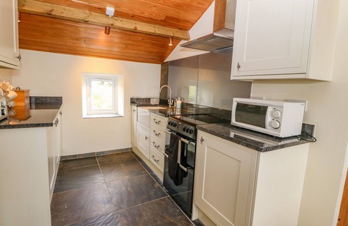 Caernarfon Cottage | BRYN DERWEN, family friendly, with open fire in Penygroes