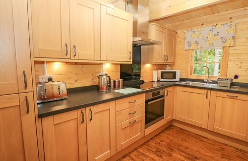 Bangor Cottage | BRYN DERWEN LODGE, pet friendly, luxury holiday cottage in Bethesda