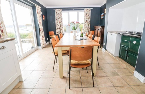 Benllech House | BRYN Y DON, pet friendly, country holiday cottage in Benllech