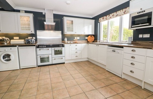 Benllech House | BRYN Y DON, pet friendly, country holiday cottage in Benllech