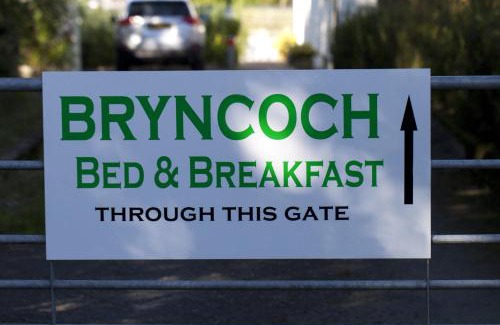 Cross Hands Bed & Breakfast | Bryncoch