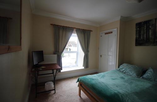 Cross Hands Bed & Breakfast | Bryncoch