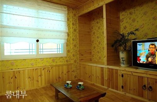 Surak-tong House | Buan Solseom House Pension