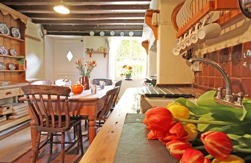 Pentraeth Cottage | BUCK COTTAGE, pet friendly, with open fire in Red Wharf Bay