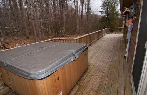 Davis House | Buck`s Branch - 123 Aspen Knoll RoadnnBuck`s Branch - Air Conditioning, Fire Pit, Short Drive to Two Ski Areas & Two State Parks