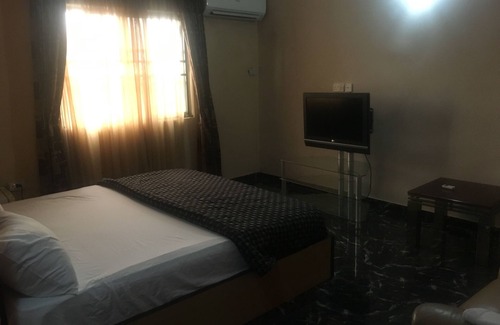 Sangotedo Hotel | Bucker's Palace Hotel