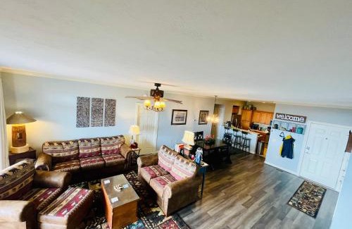 Sugar Mountain Apartment | Bucket List Views Sugar Mountain Private Condo - 2bed, 2bath, Sleeps 6, Panoramic Views of Mountains from Large Deck, Short Drive to Shopping, Restaurants, Cafes & Banner Elk Town