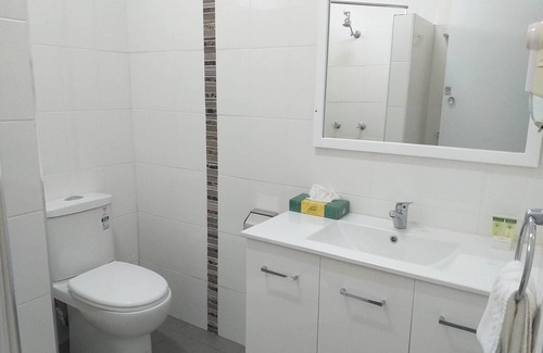 Gloucester Hotel | Bucketts Way Motel