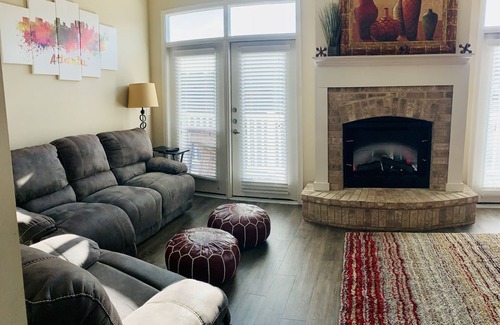 Ardmore Villa | Buckhead Piano💛 Villa (Nurse+family friendly)