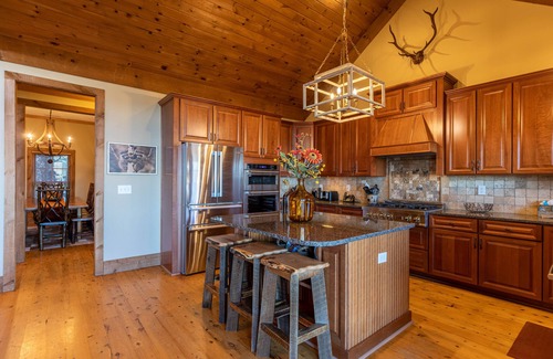Sugar Mountain Cabin | Buckhorn Lodge - Spacious Luxury Home Near Sugar Mountain Resort, Pool Table, Hot Tub, Views