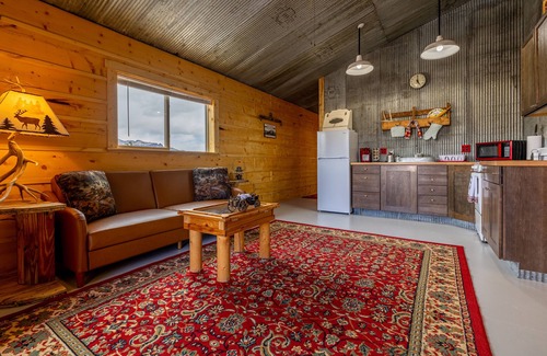 Wapiti Cabin | Buckshots Bunkhouse in the Wapiti Valley