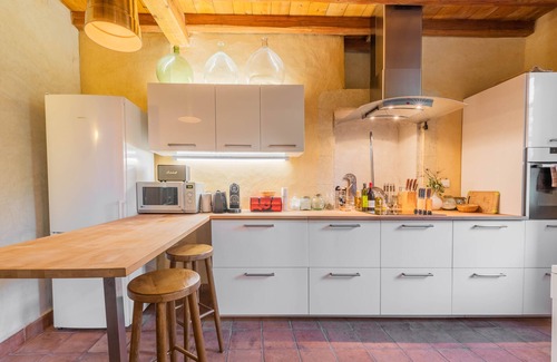 Roquemaure Villa | Bucolic retreat in the heart of a Provencal castle