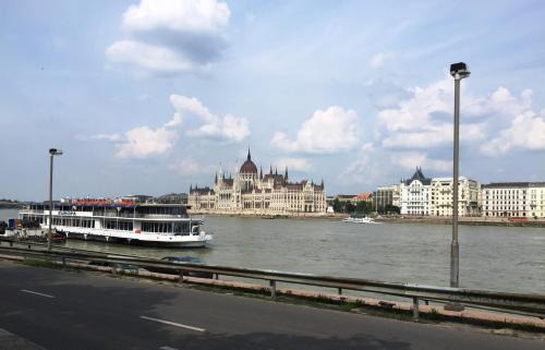 Castle Hill Apartment | Buda Castle Serpentine Apartments