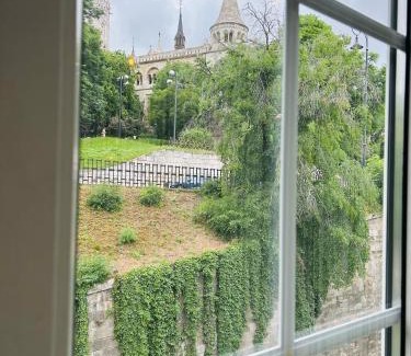 Castle Hill Apartment | Buda Castle Serpentine Apartments
