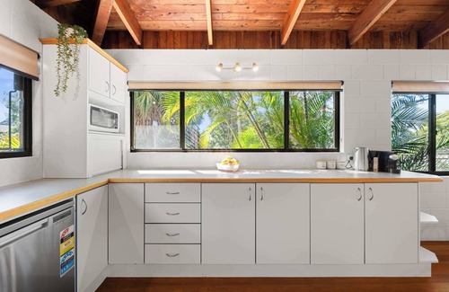 Buderim House | Buderim Rustic Retreat - Pool & Pet Friendly