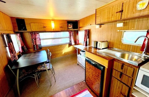 Killiecrankie House | Budget accommodation, close to the beach. Caravan, with a bright & airy annex,