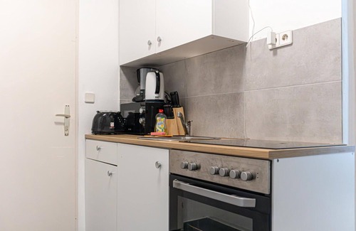 Meidling Apartment | Budget City Living: 1BR w