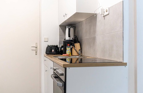 Meidling Apartment | Budget City Living: 1BR w
