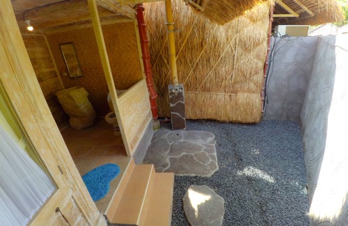 Temukus House | Budget Exotic wooden cabin in lovina.2