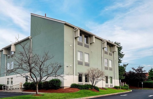 Saugus House | Budget-Friendly Comfort! FREE Parking, Near Old Ship Street Historic District!