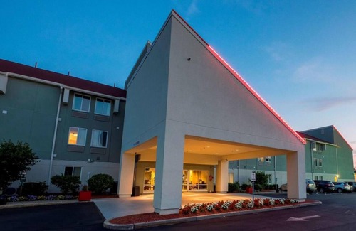 Saugus House | Budget-Friendly Comfort! FREE Parking, Near Old Ship Street Historic District!