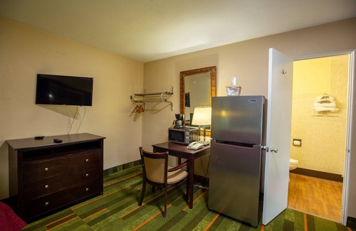 Gilman Hotel | Budget Host Inn
