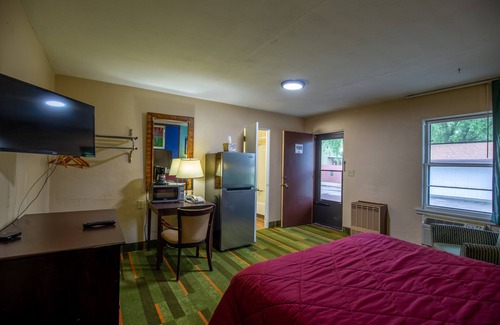 Gilman Hotel | Budget Host Inn