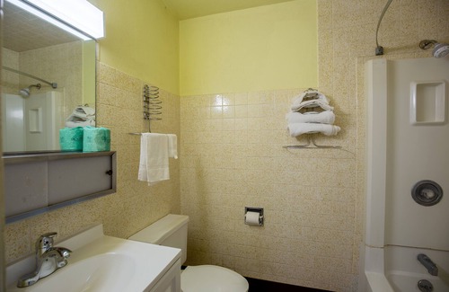 Gilman Hotel | Budget Host Inn