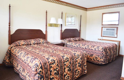 Fairmont Hotel | Budget Inn/2 double beds non smoking