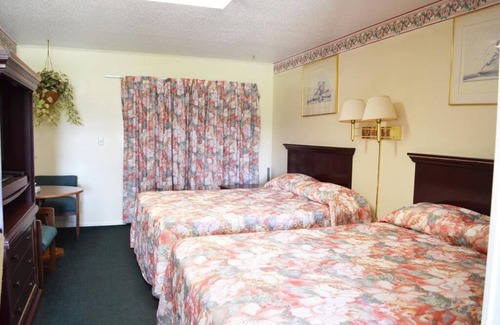 Fairmont Hotel | Budget Inn/2 double beds non smoking