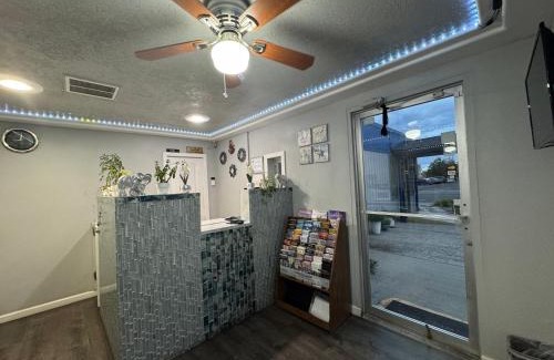 Ontario Hotel | Budget Inn Ontario