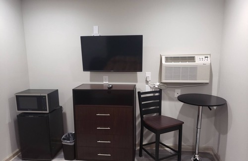 Park Forest - LA North Hotel | Budget Inn & Suites