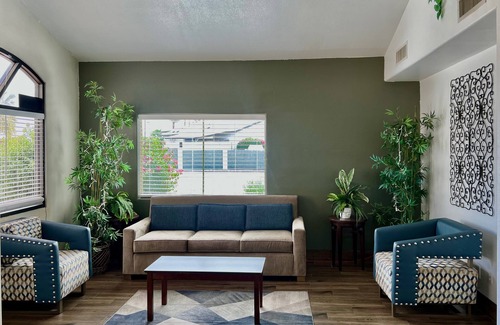 Maryvale Hotel | Budget Inn