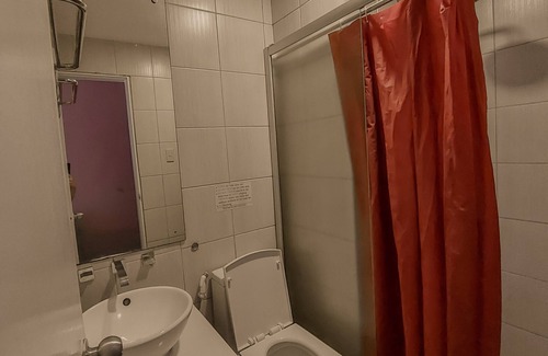 Ermita Night District Condo | Budget Stay with Bay & City Lights View